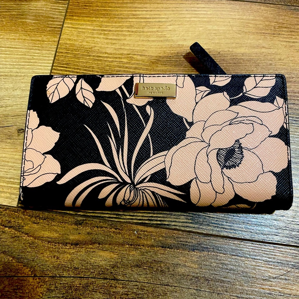 Kate Spade Laurel Way Gardenia Stacey Wallet.
